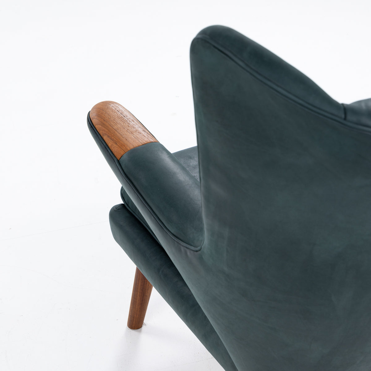 AP 19 - Papa Bear Chair in green leather