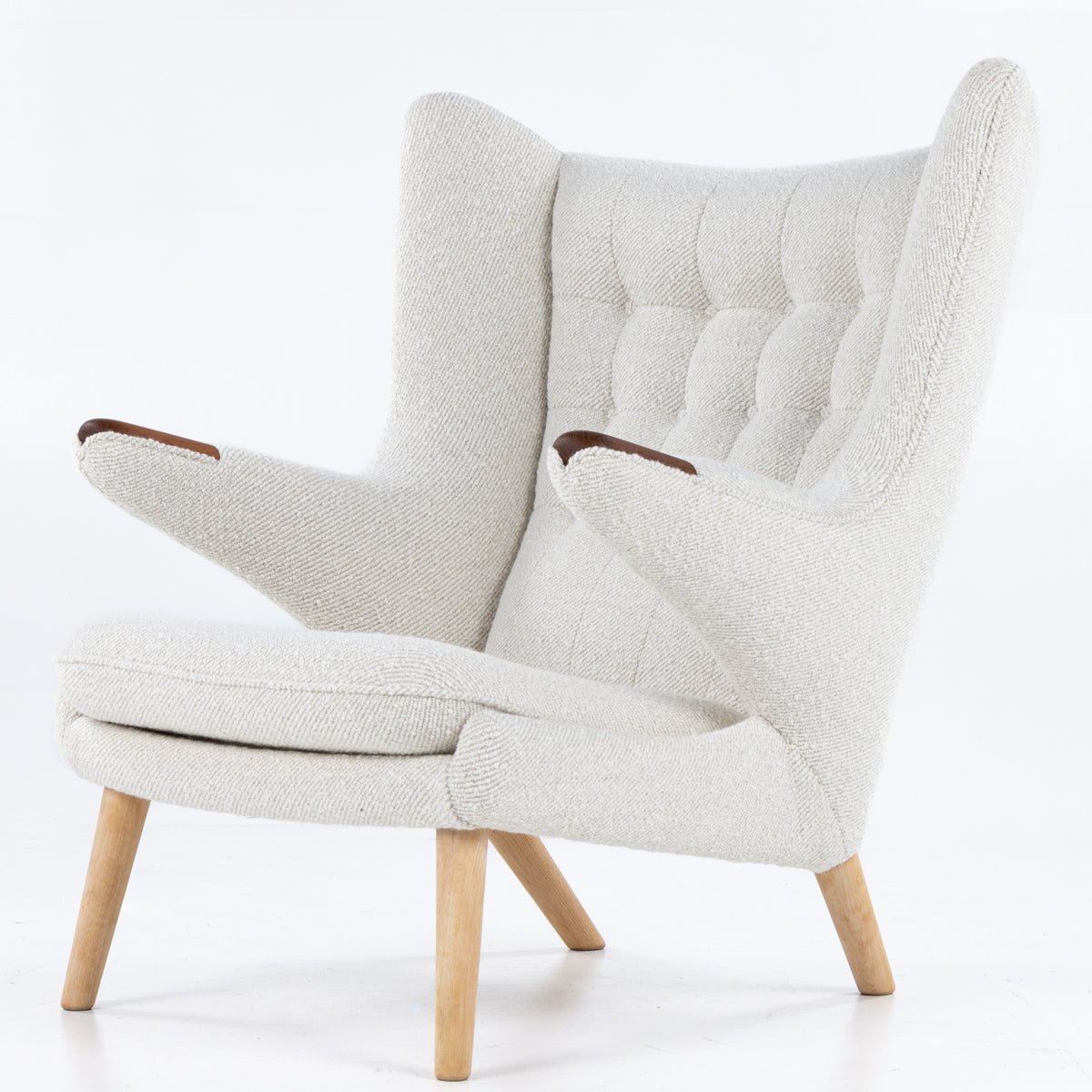 AP 19 - Papa bear chair in light-coloured textile