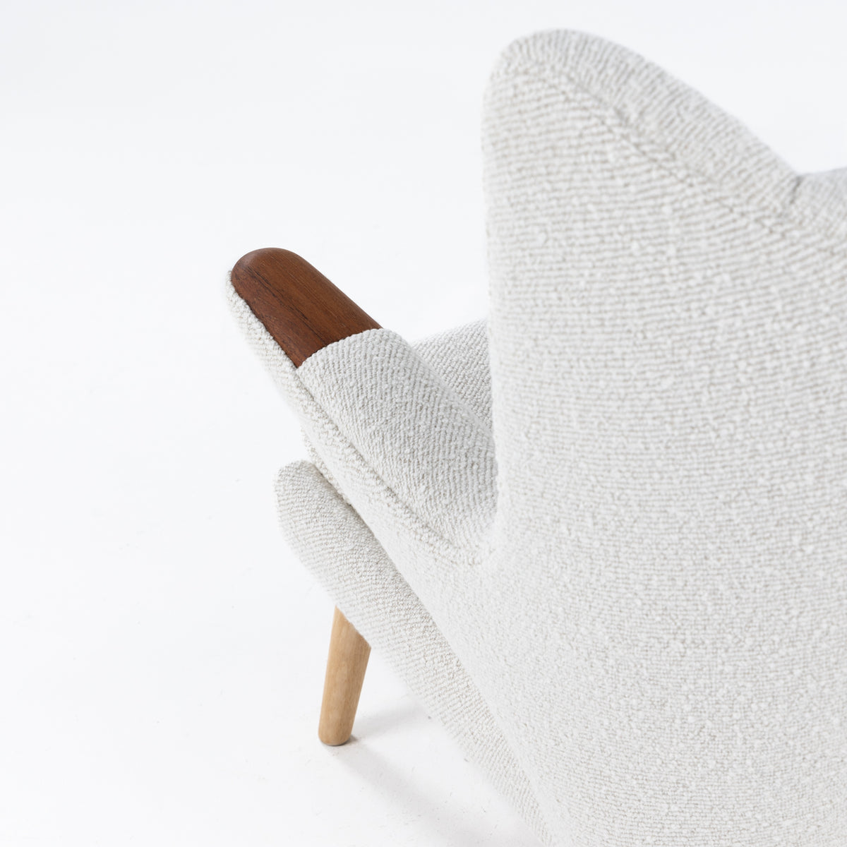 AP 19 - Papa bear chair in light-coloured textile