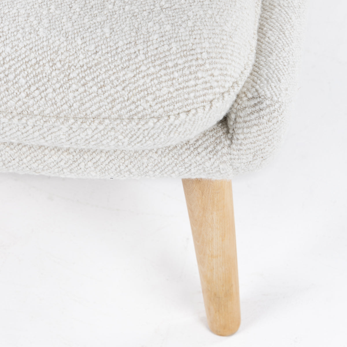 AP 19 - Papa bear chair in light-coloured textile