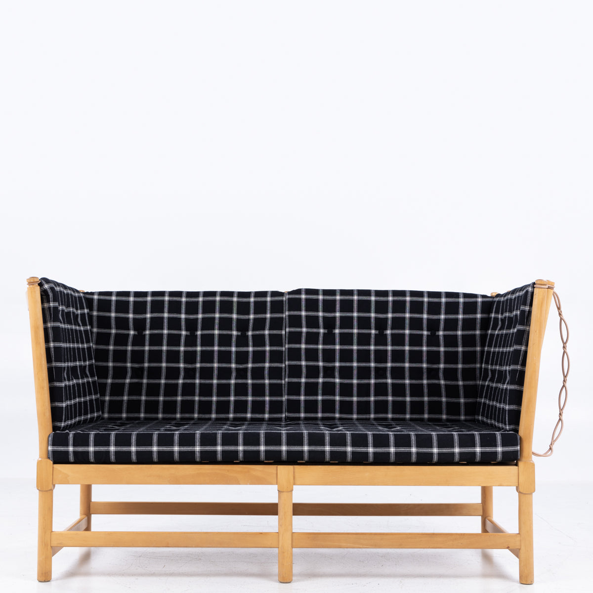 BM 1789 - Spoke-back sofa in Cotil textile