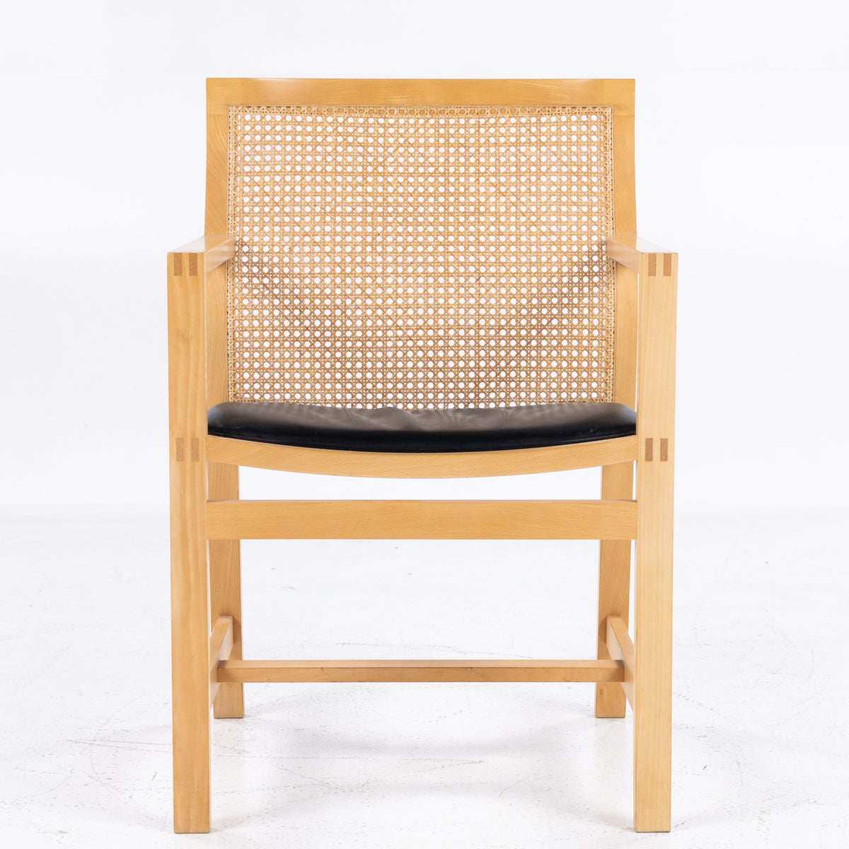 7512 - Armchair in ash