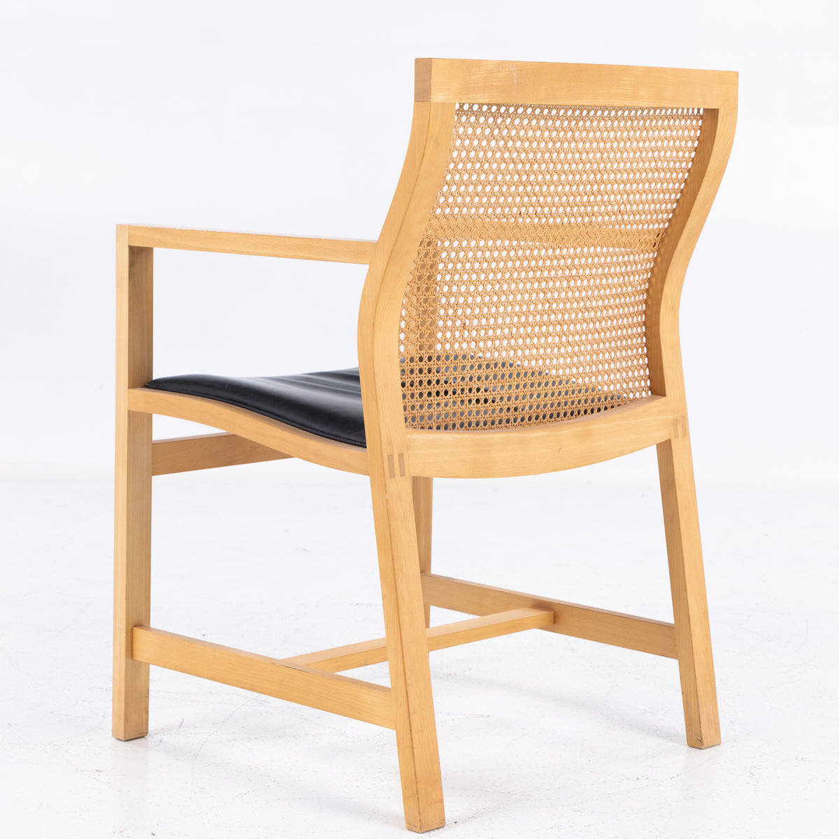 7512 - Armchair in ash