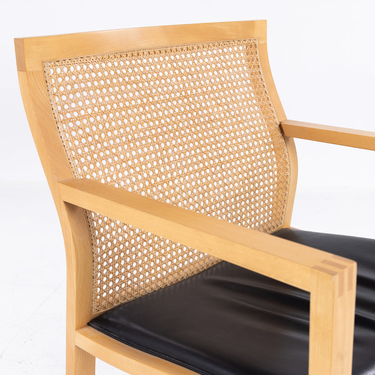 7512 - Armchair in ash