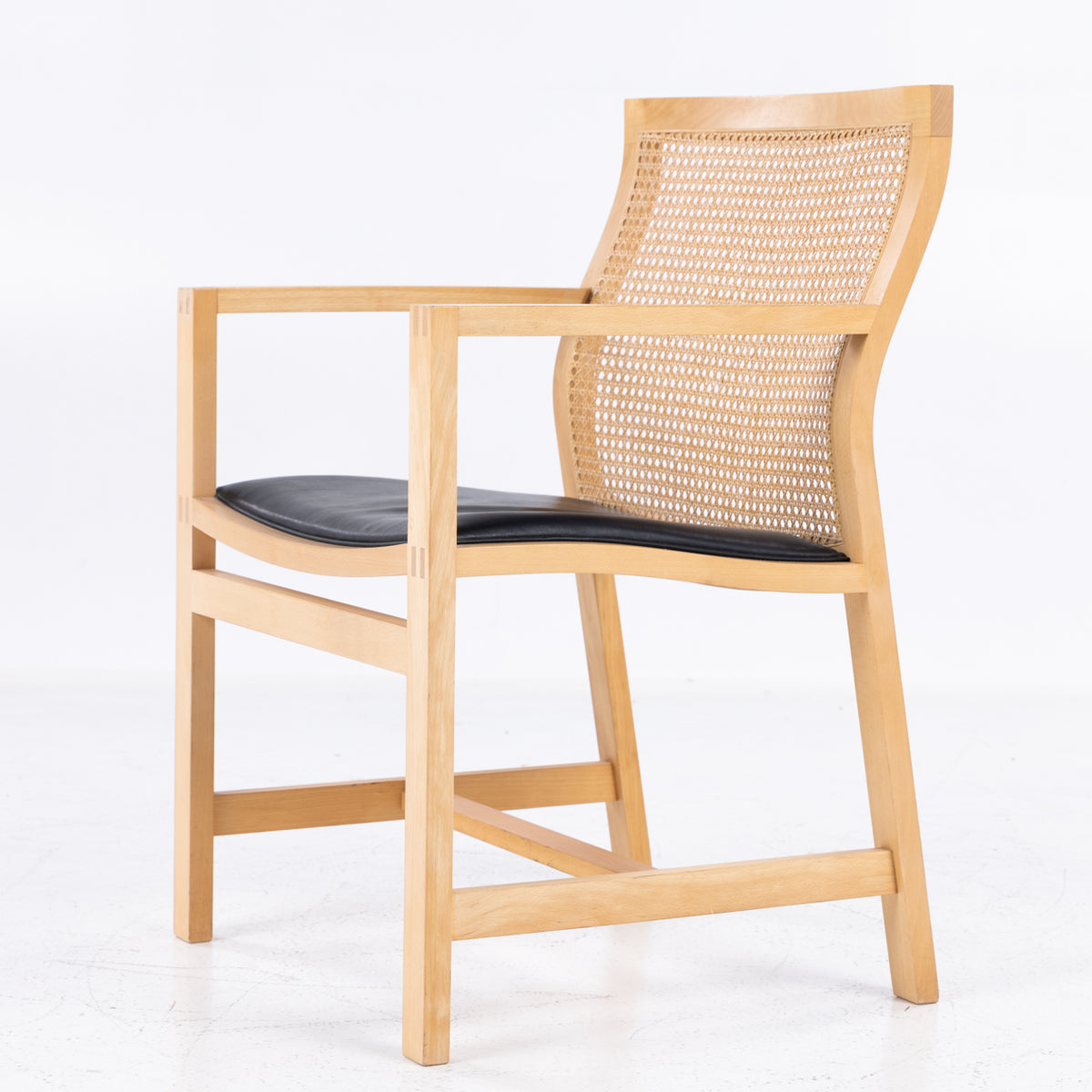 7512 - Armchair in ash