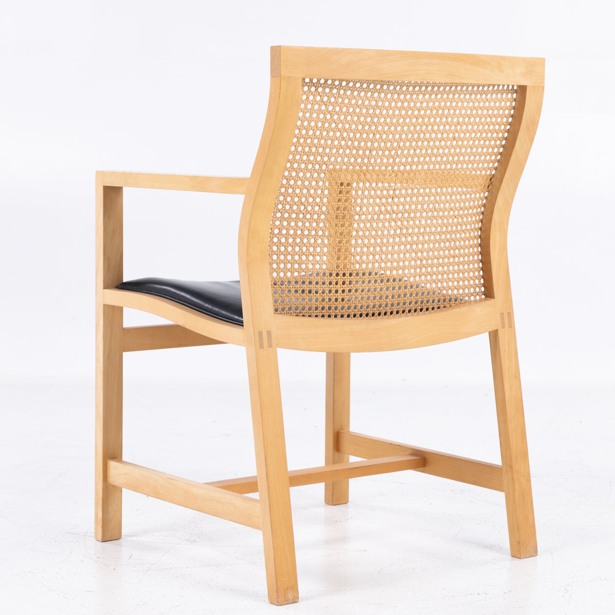 7512 - Armchair in ash