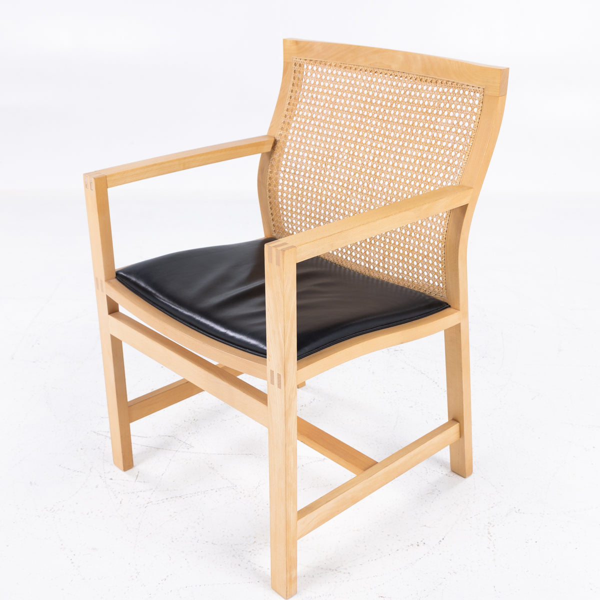7512 - Armchair in ash