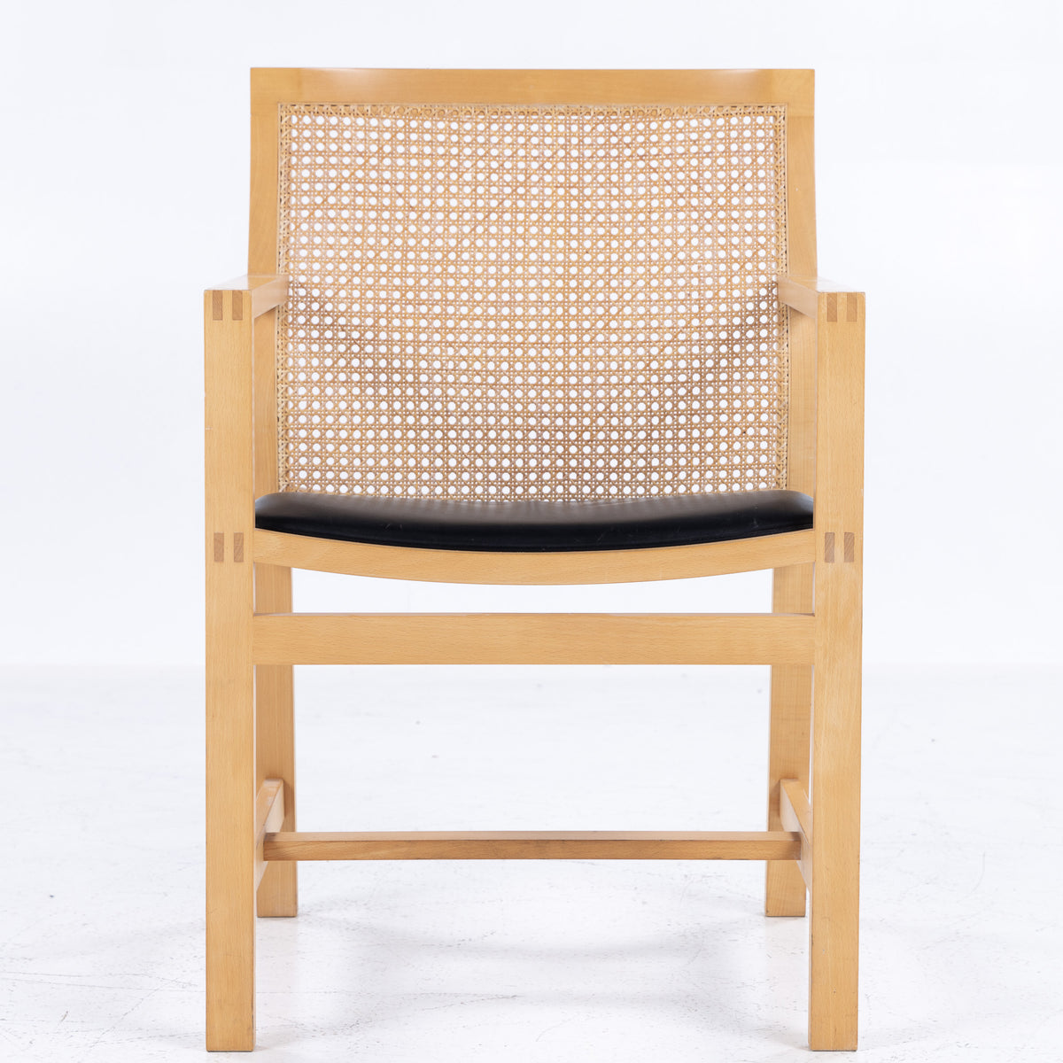 7512 - Armchair in ash