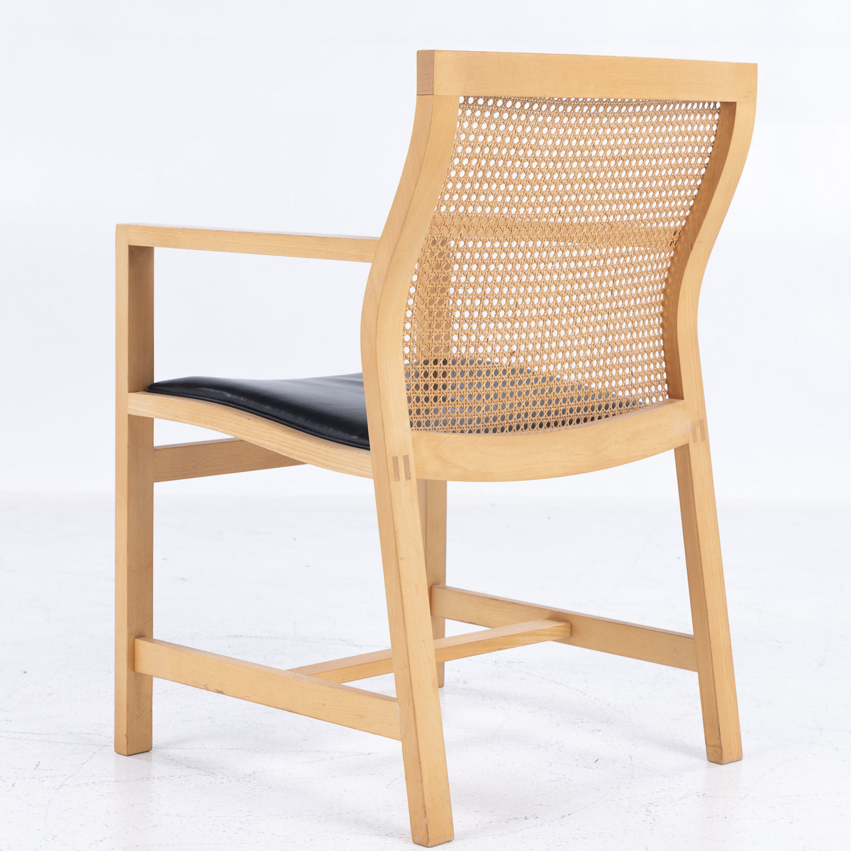 7512 - Armchair in ash