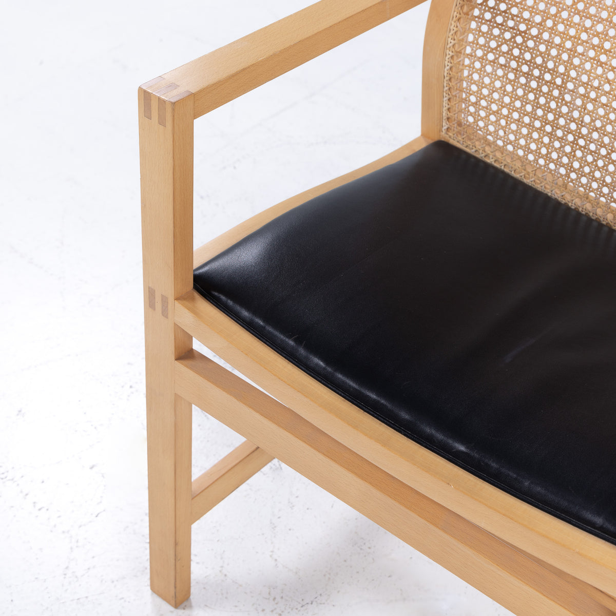 7512 - Armchair in ash