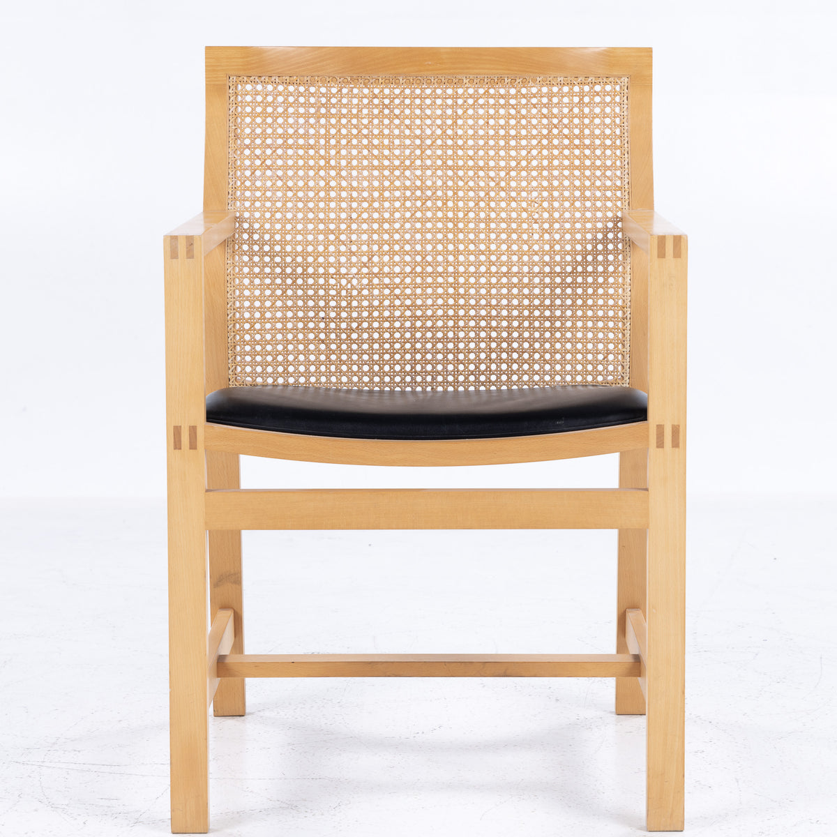 7512 - Armchair in ash