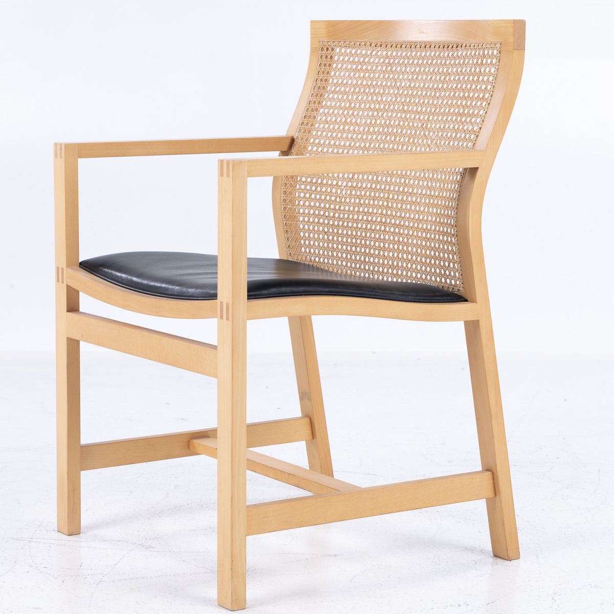 7512 - Armchair in ash