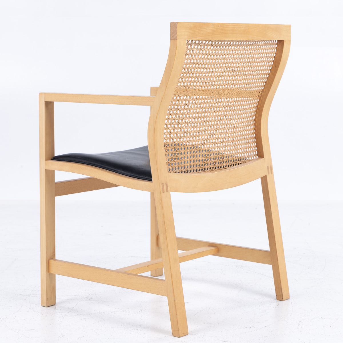 7512 - Armchair in ash