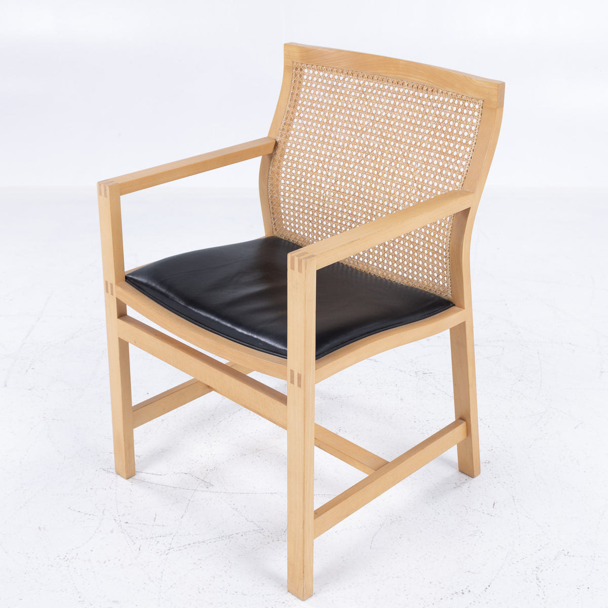 7512 - Armchair in ash