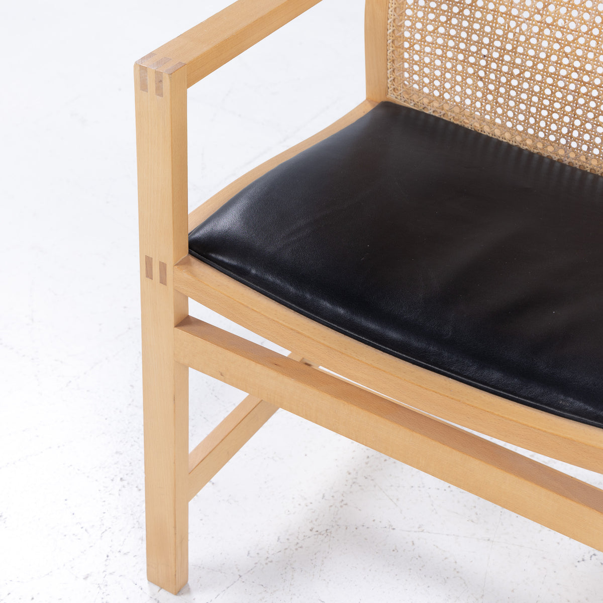 7512 - Armchair in ash