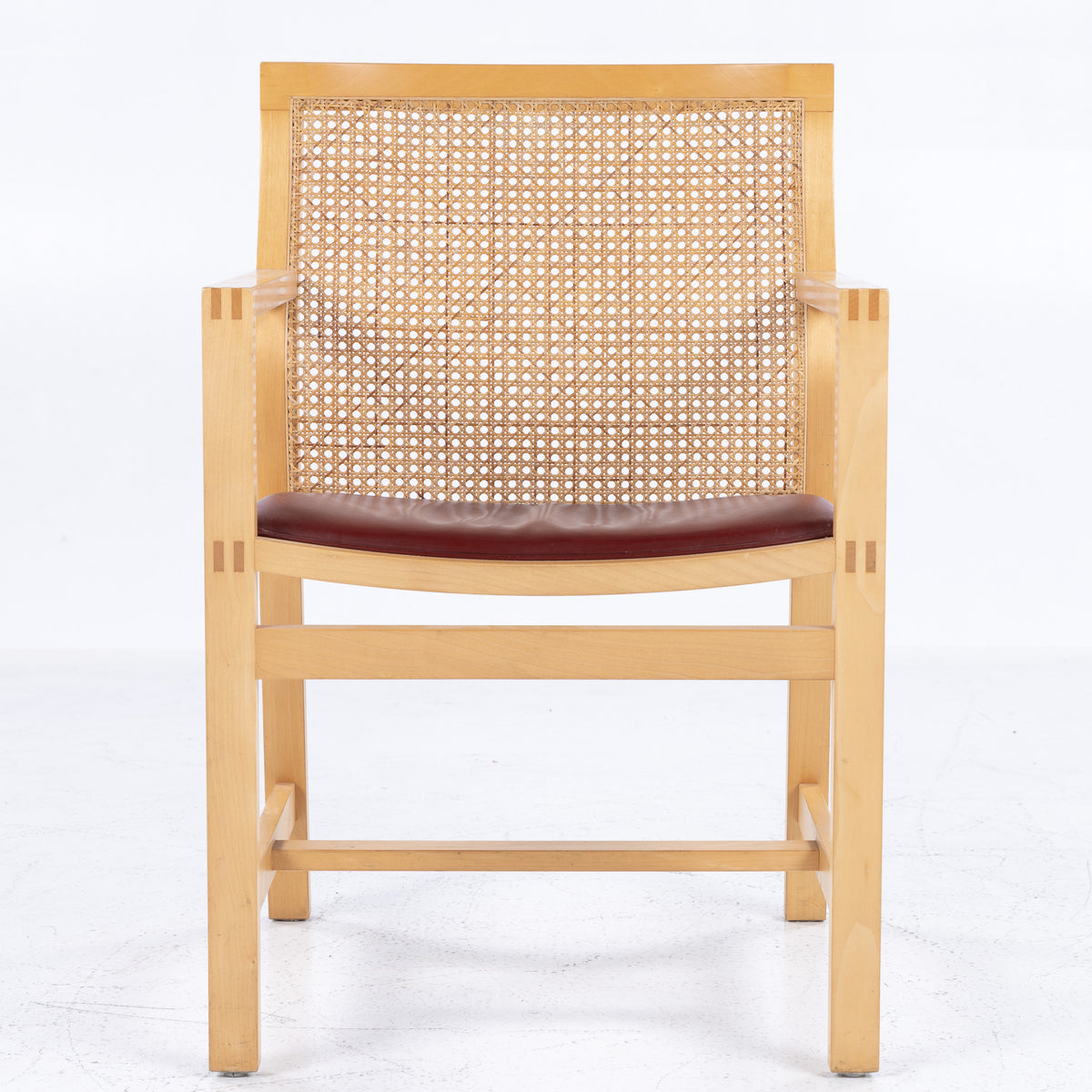 7512 - Arm chair in ash