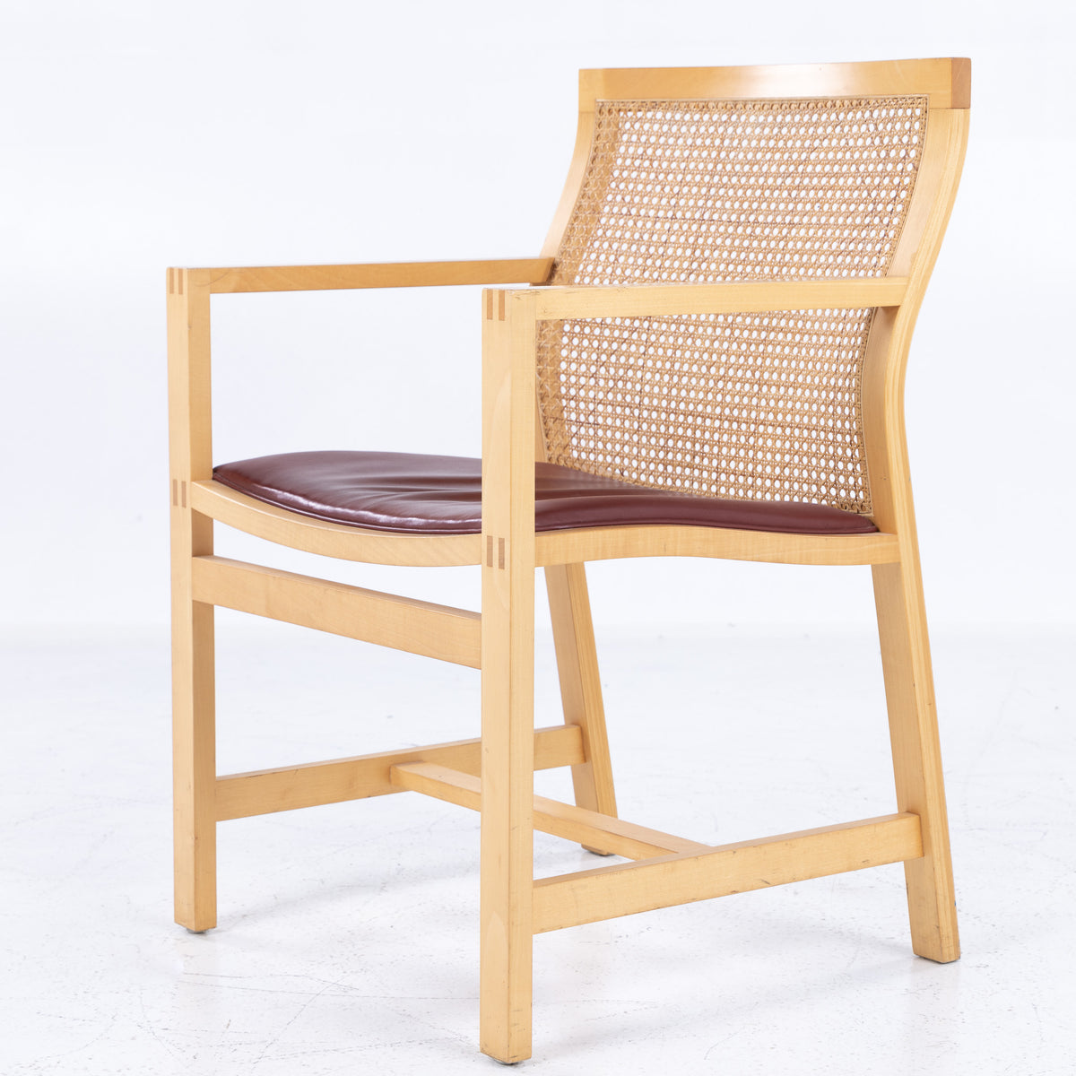 7512 - Arm chair in ash