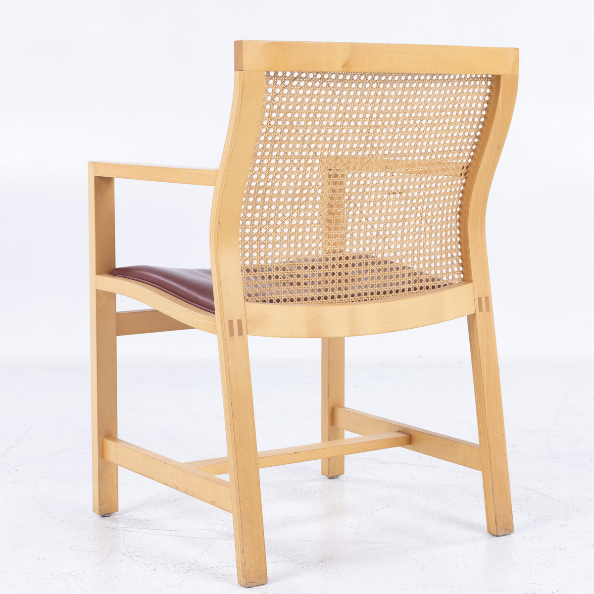 7512 - Arm chair in ash