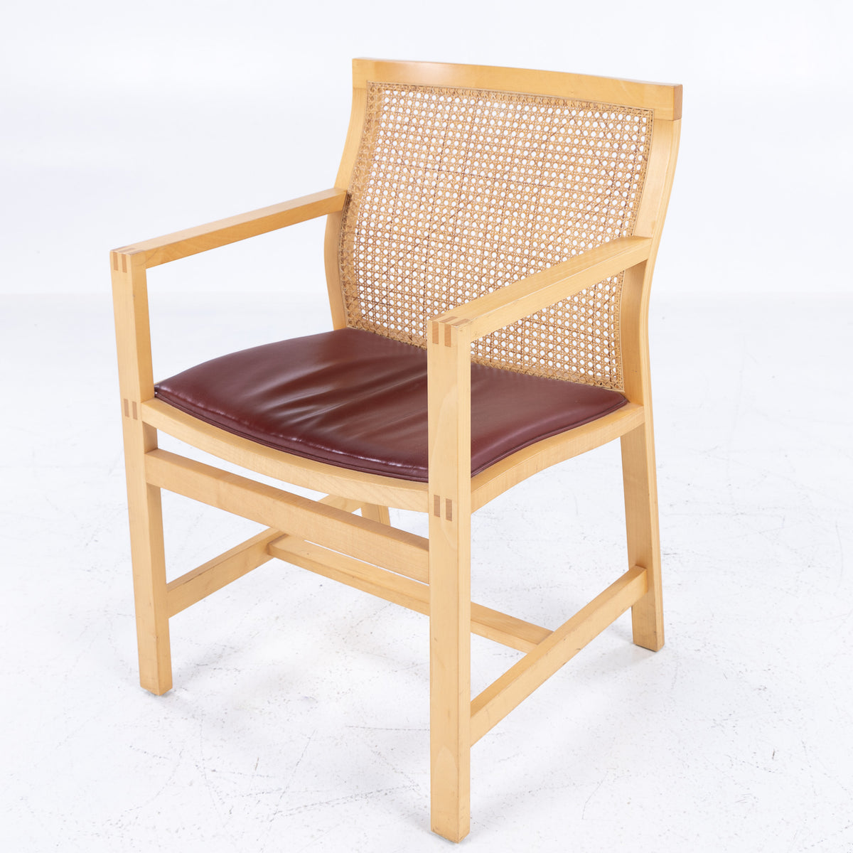 7512 - Arm chair in ash