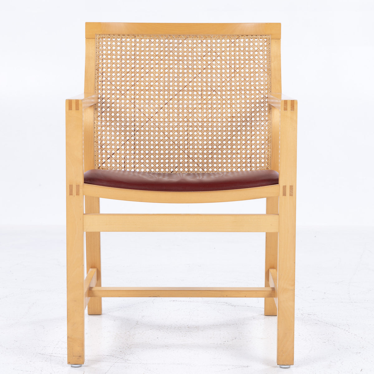 7512 - Arm chair in ash