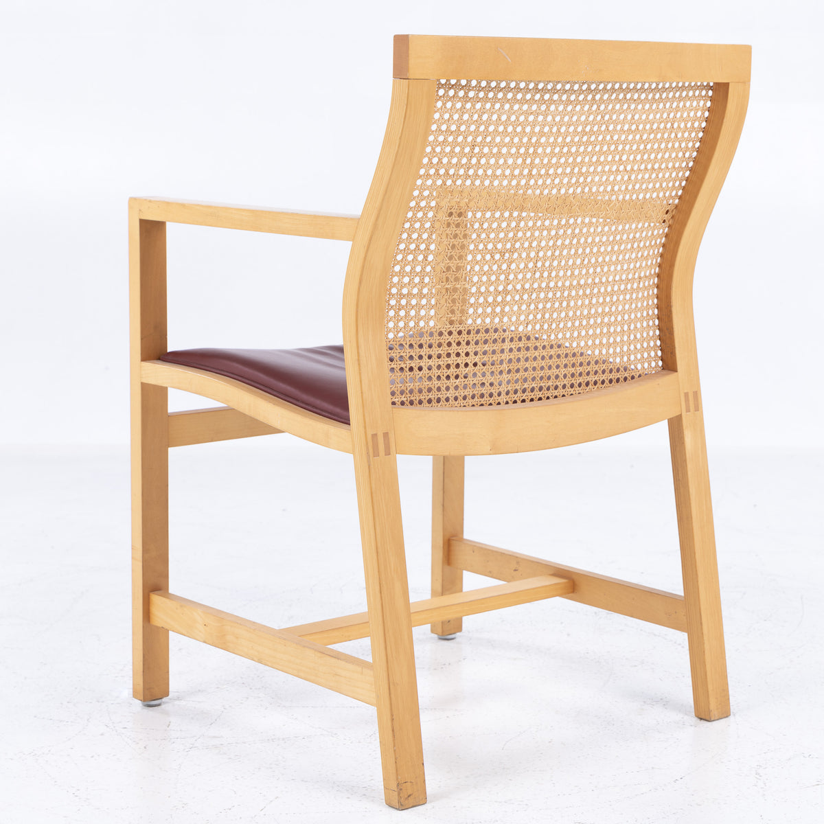 7512 - Arm chair in ash