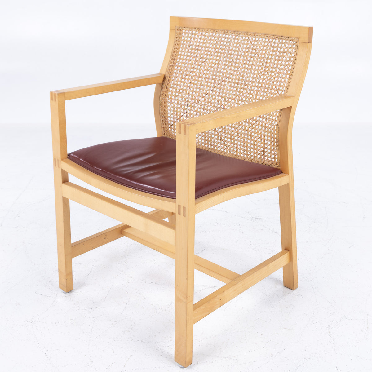 7512 - Arm chair in ash