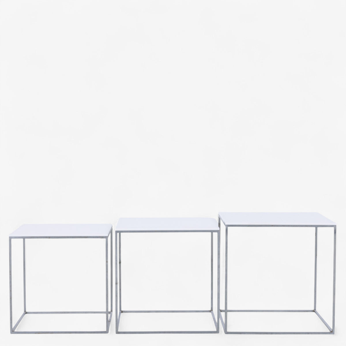 PK 71 - Nesting tables in white formica