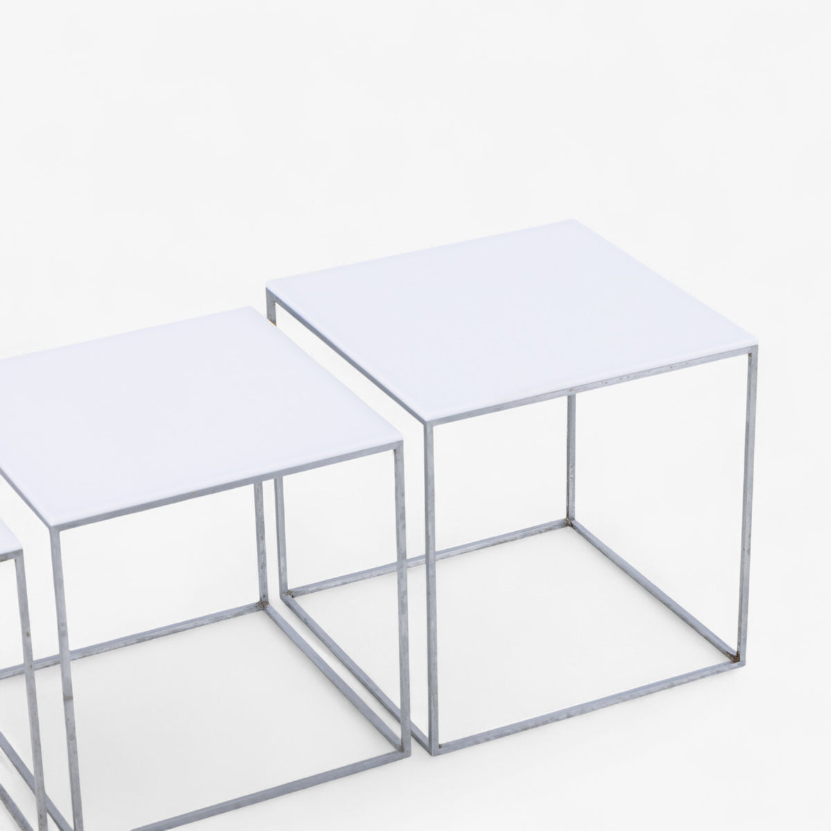PK 71 - Nesting tables in white formica