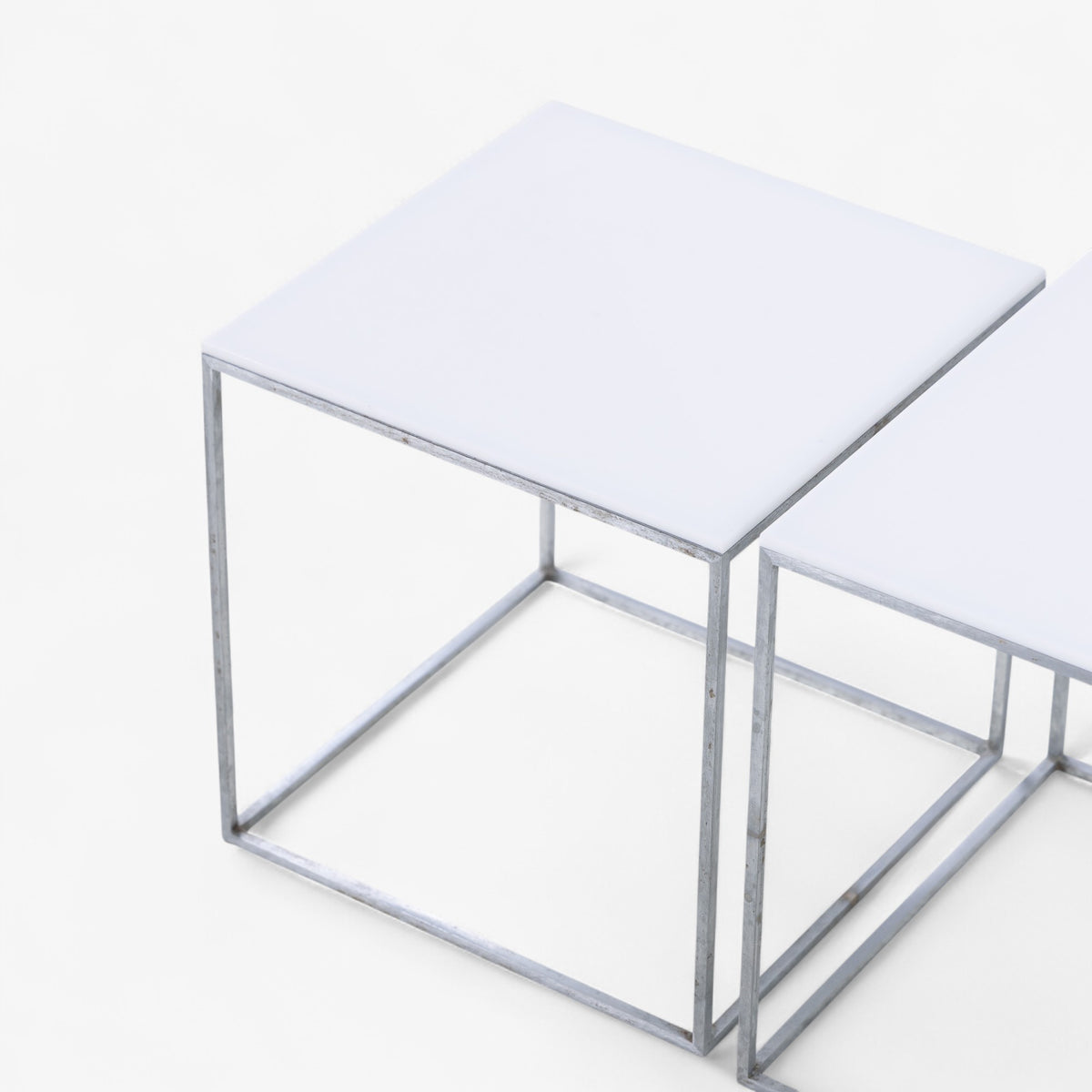 PK 71 - Nesting tables in white formica