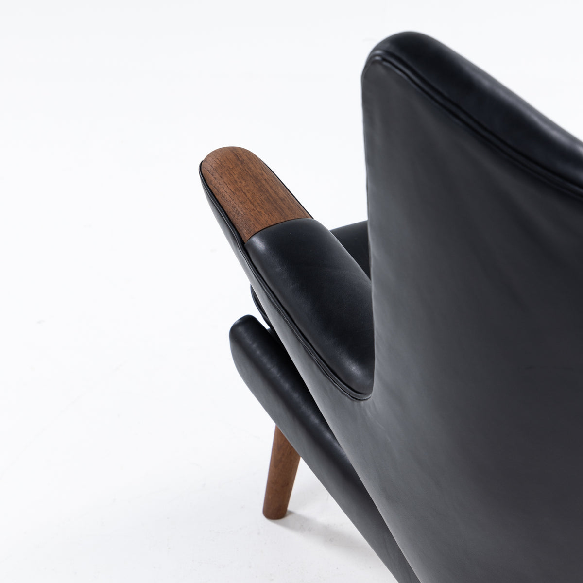 AP 19 - Papa Bear Chair in Elegance leather