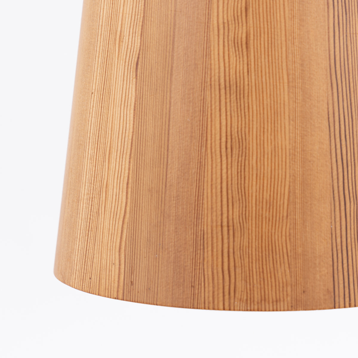 Pendant in pine