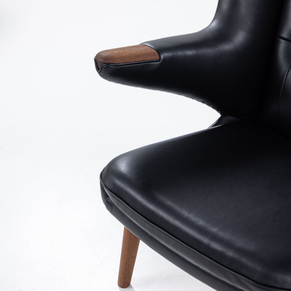 AP 19 - Papa Bear Chair in Elegance leather