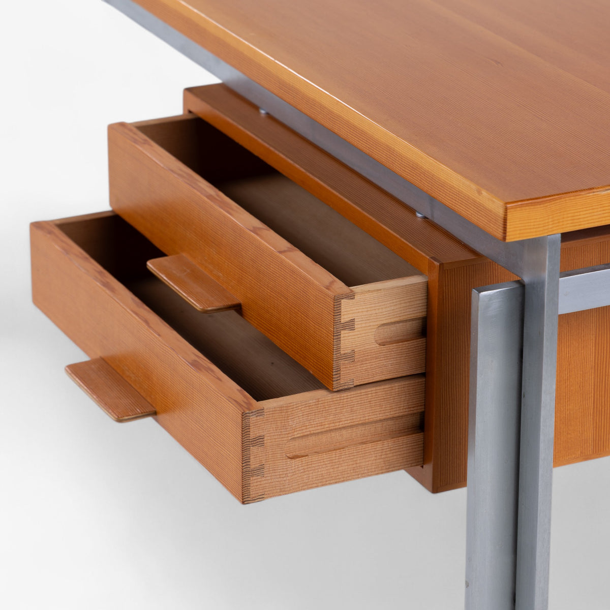 PK 55 - Desk in oregon pine