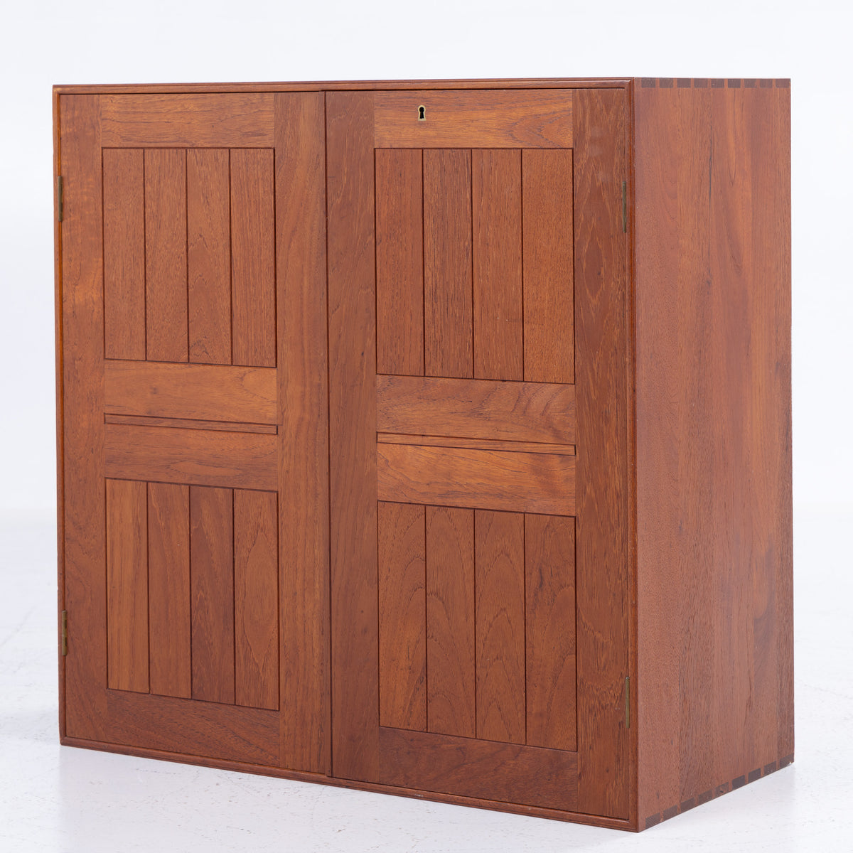 Cabinet in teak