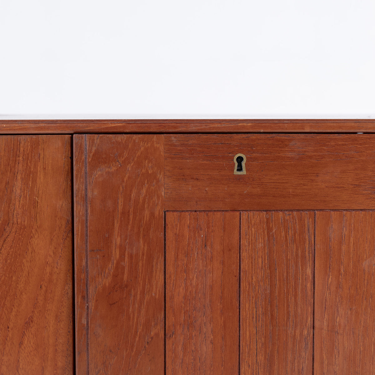 Cabinet in teak