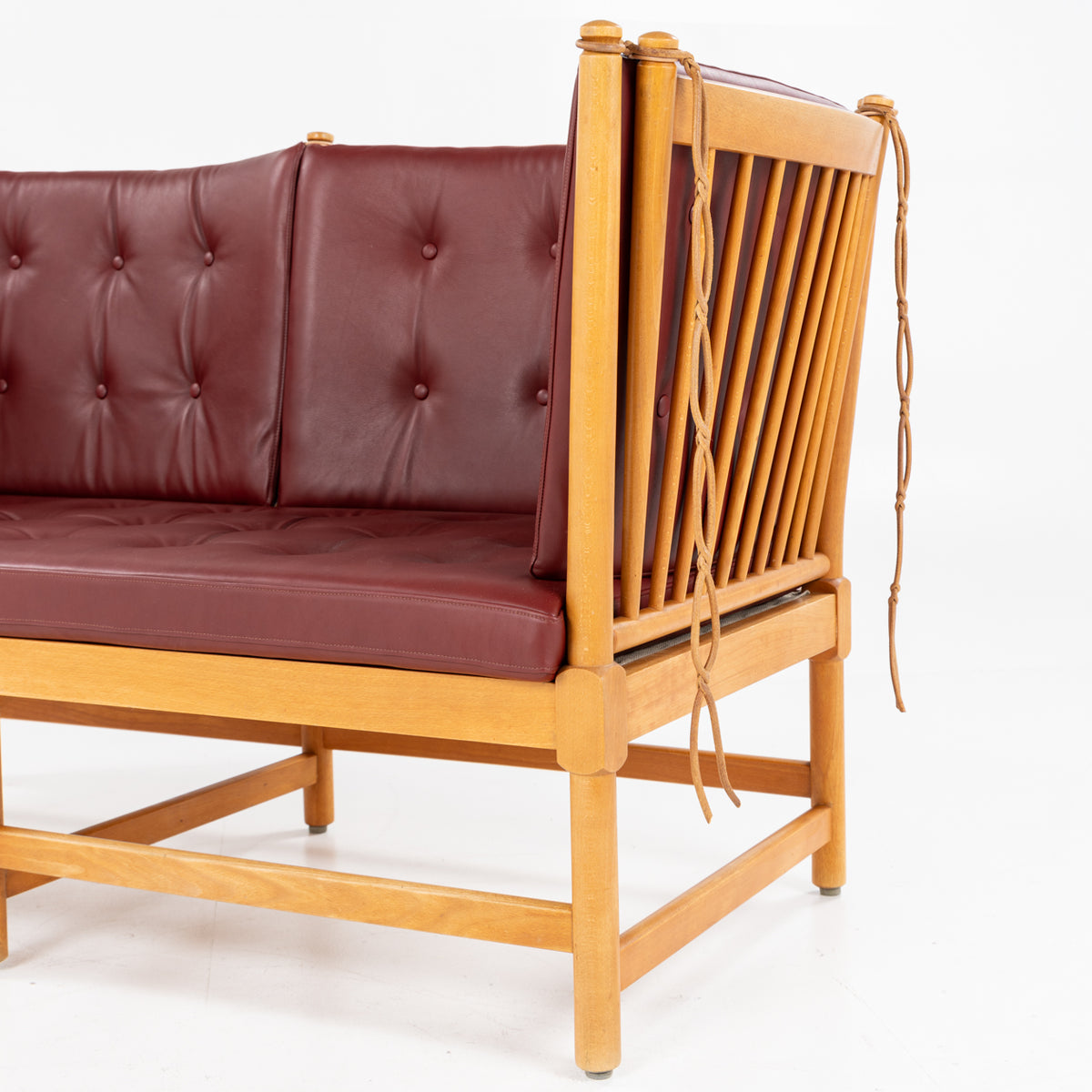 BM 1789 - Spoke-back sofa