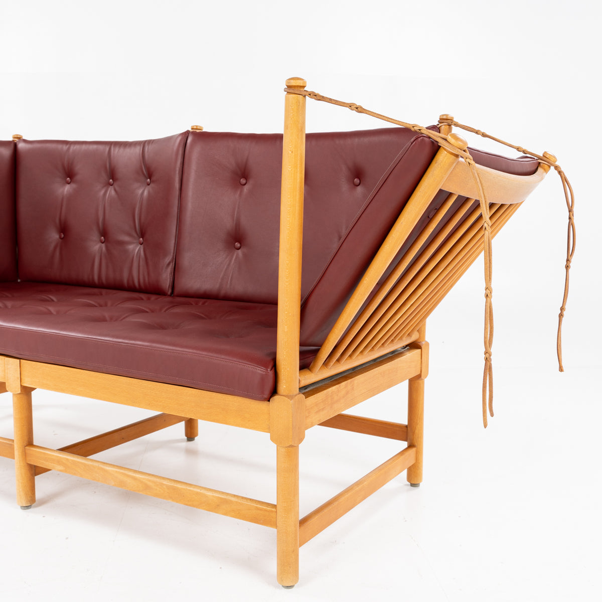BM 1789 - Spoke-back sofa