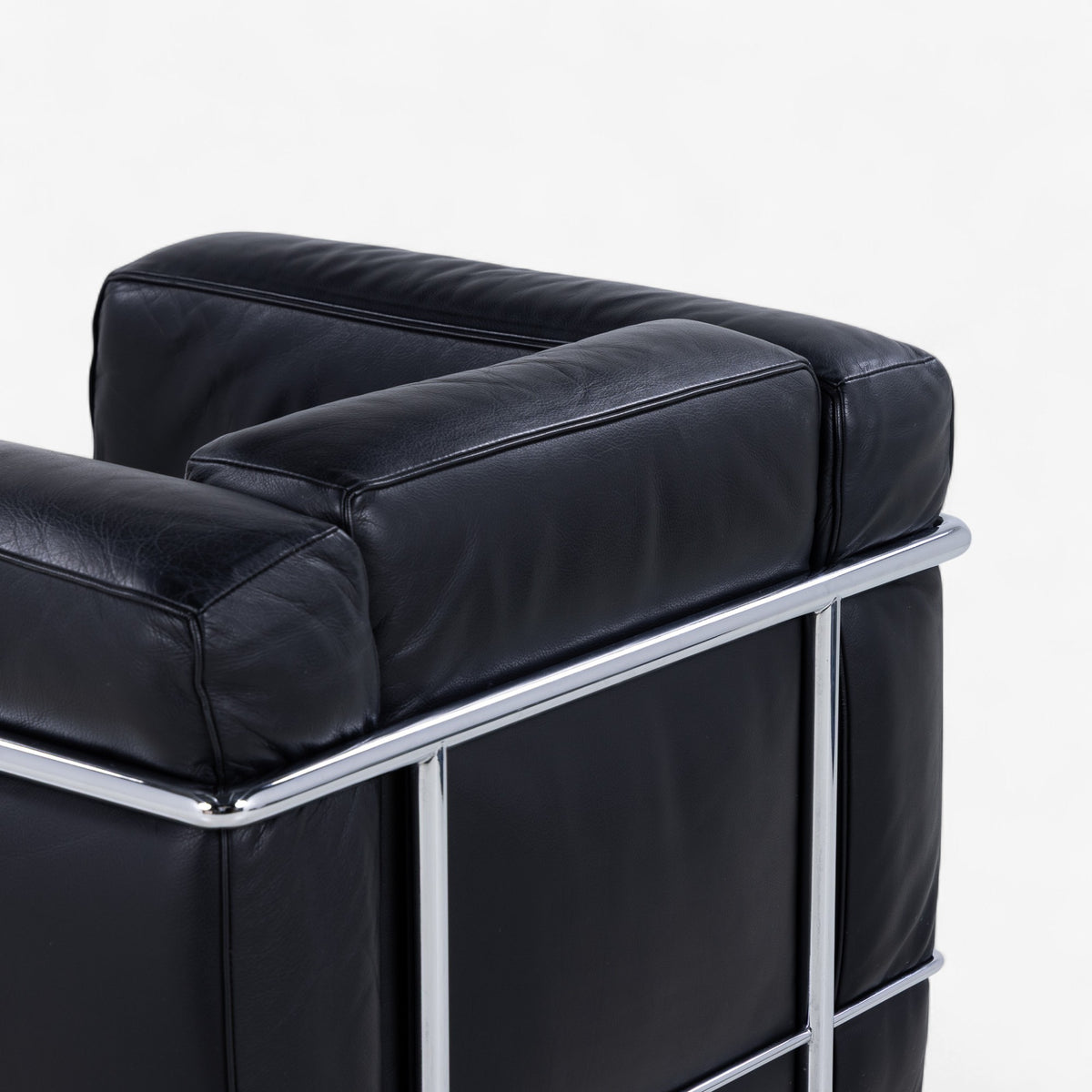 LC 2 - Easy chair in original black leather
