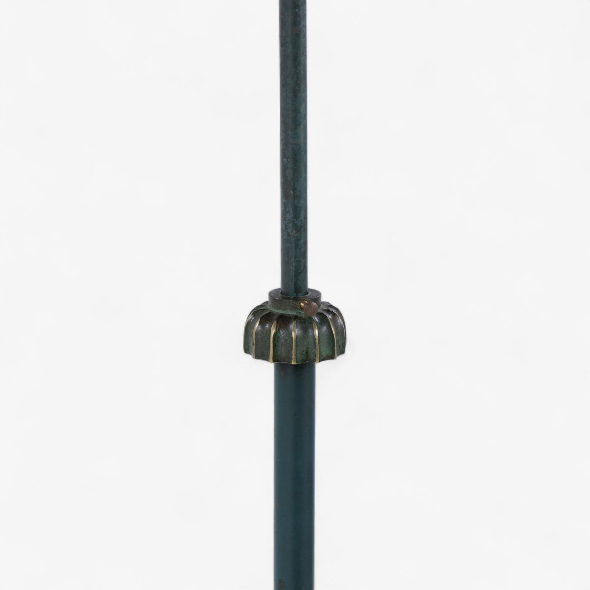 Gulvlampe i patineret bronze
