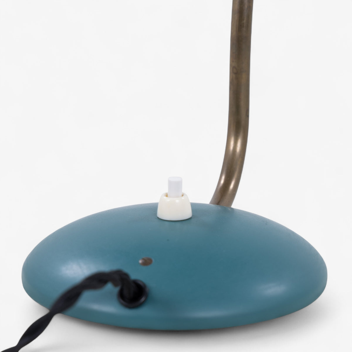 Bordlampe i grønlakeret metal