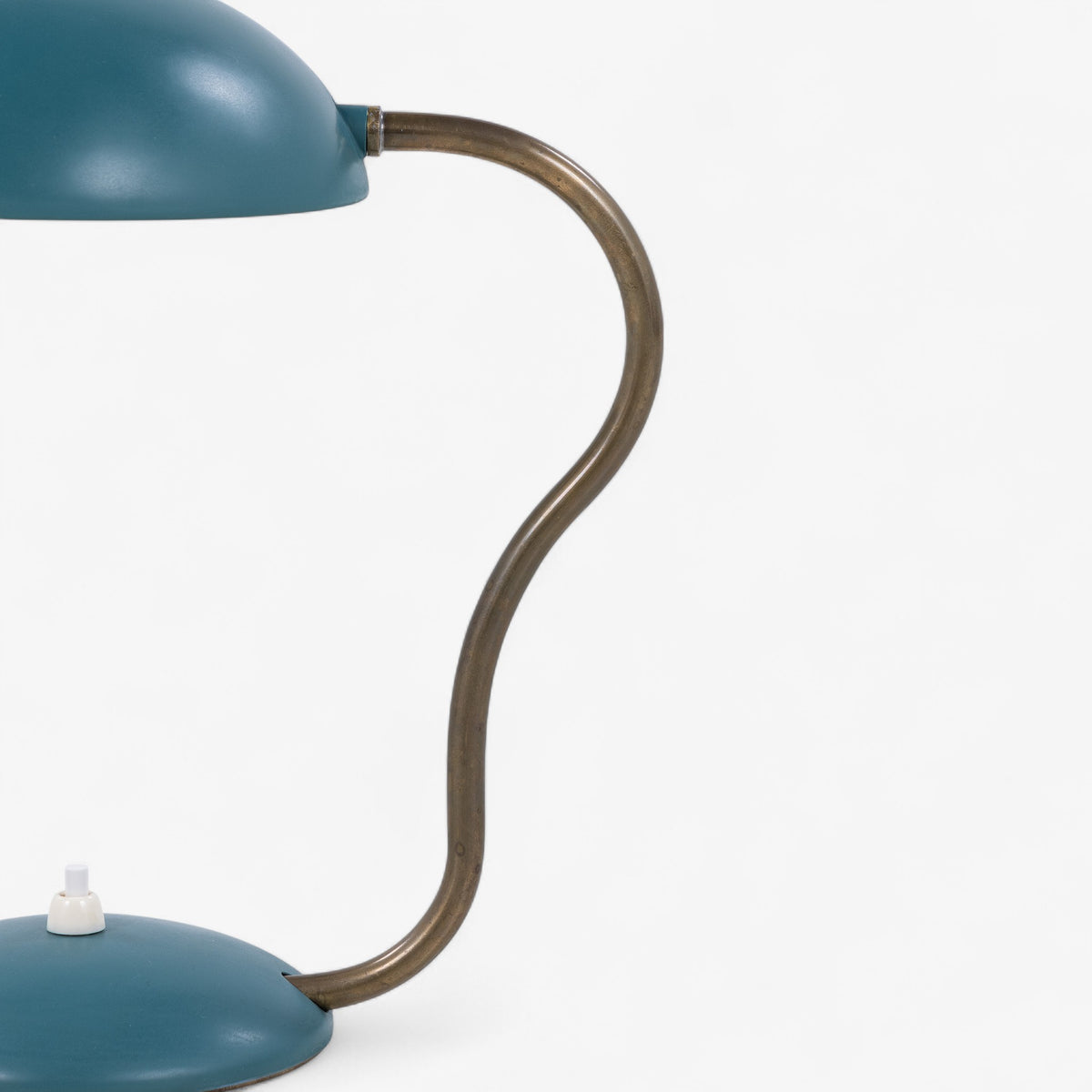 Bordlampe i grønlakeret metal
