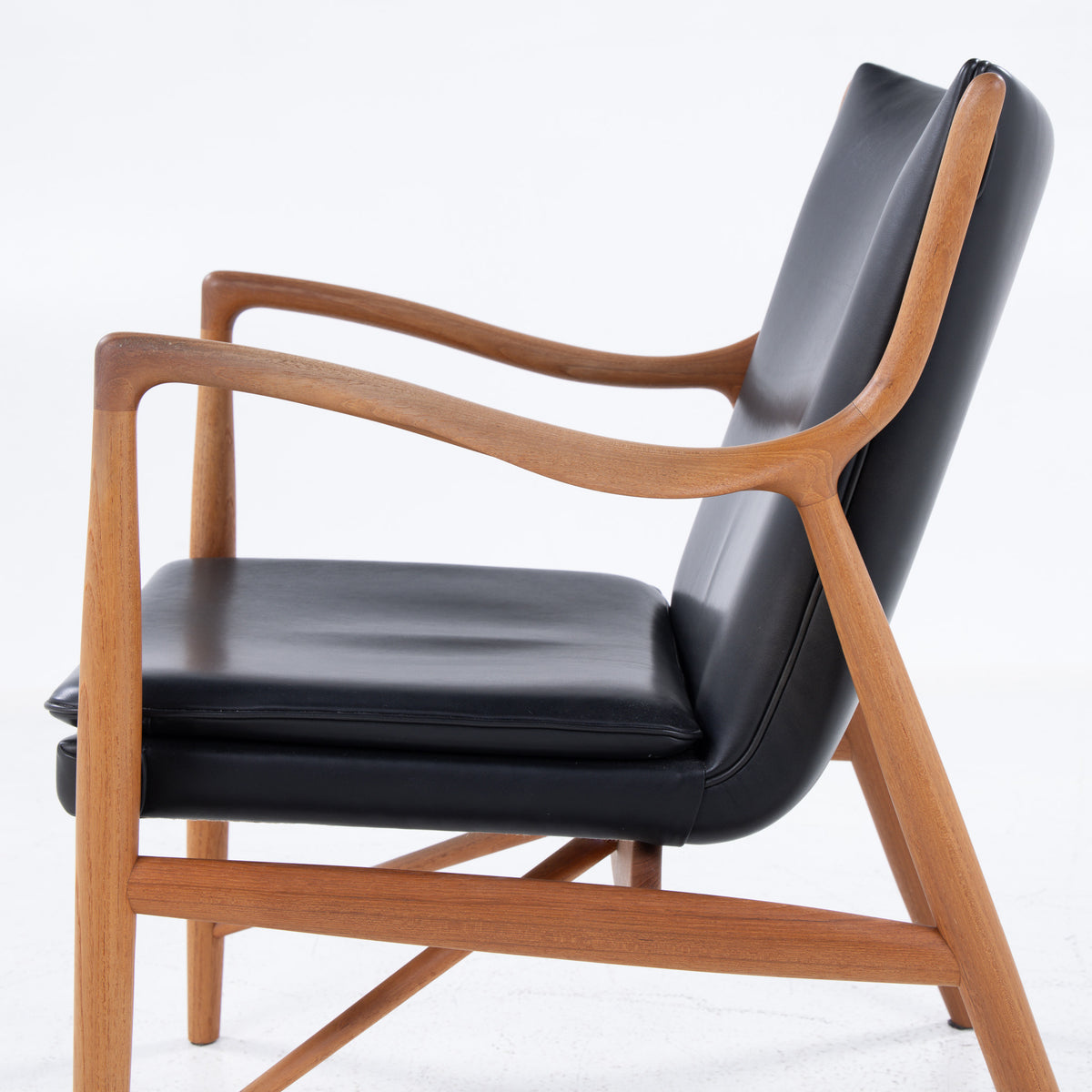 FJ 45 - Easy chair in teak