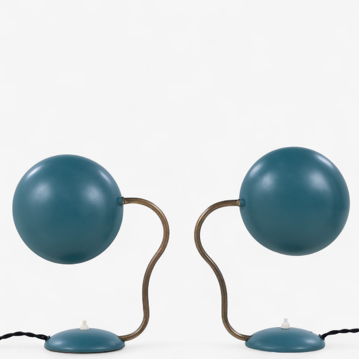 Bordlampe i grønlakeret metal