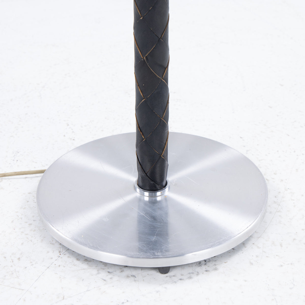 Floor lamp in braided leather