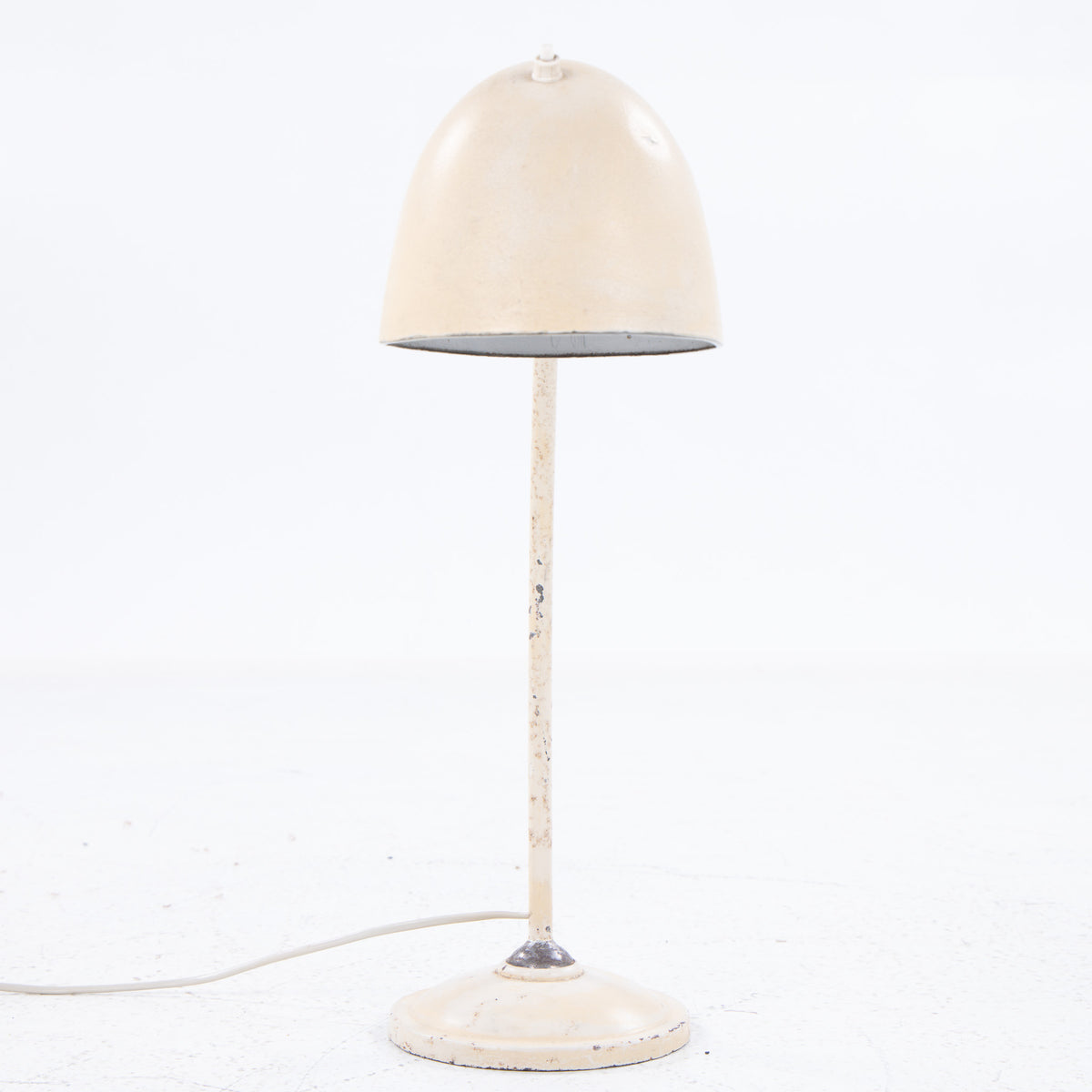 Table lamp in metal