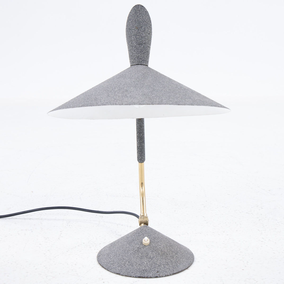 Table lamp in brass