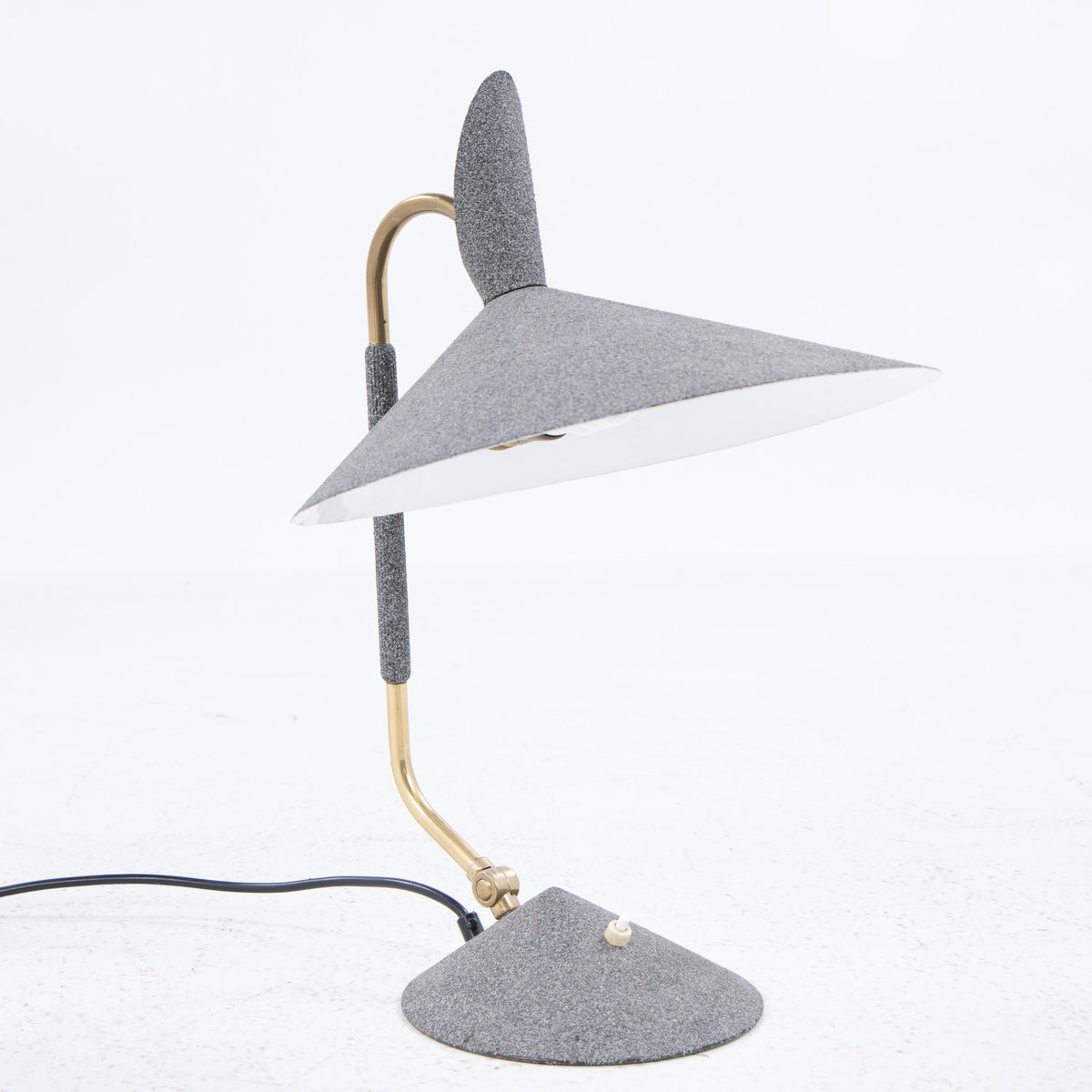 Table lamp in brass