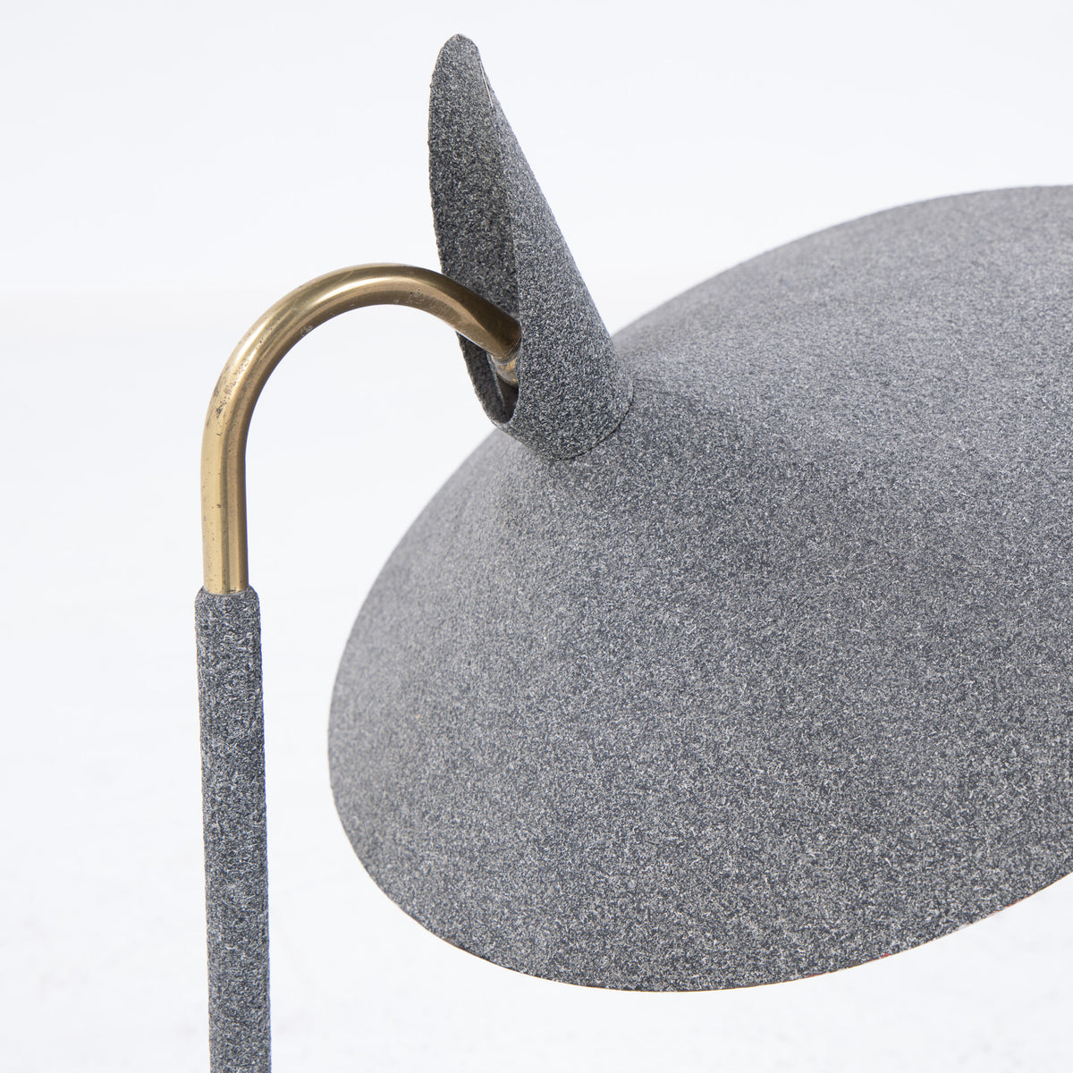 Table lamp in brass