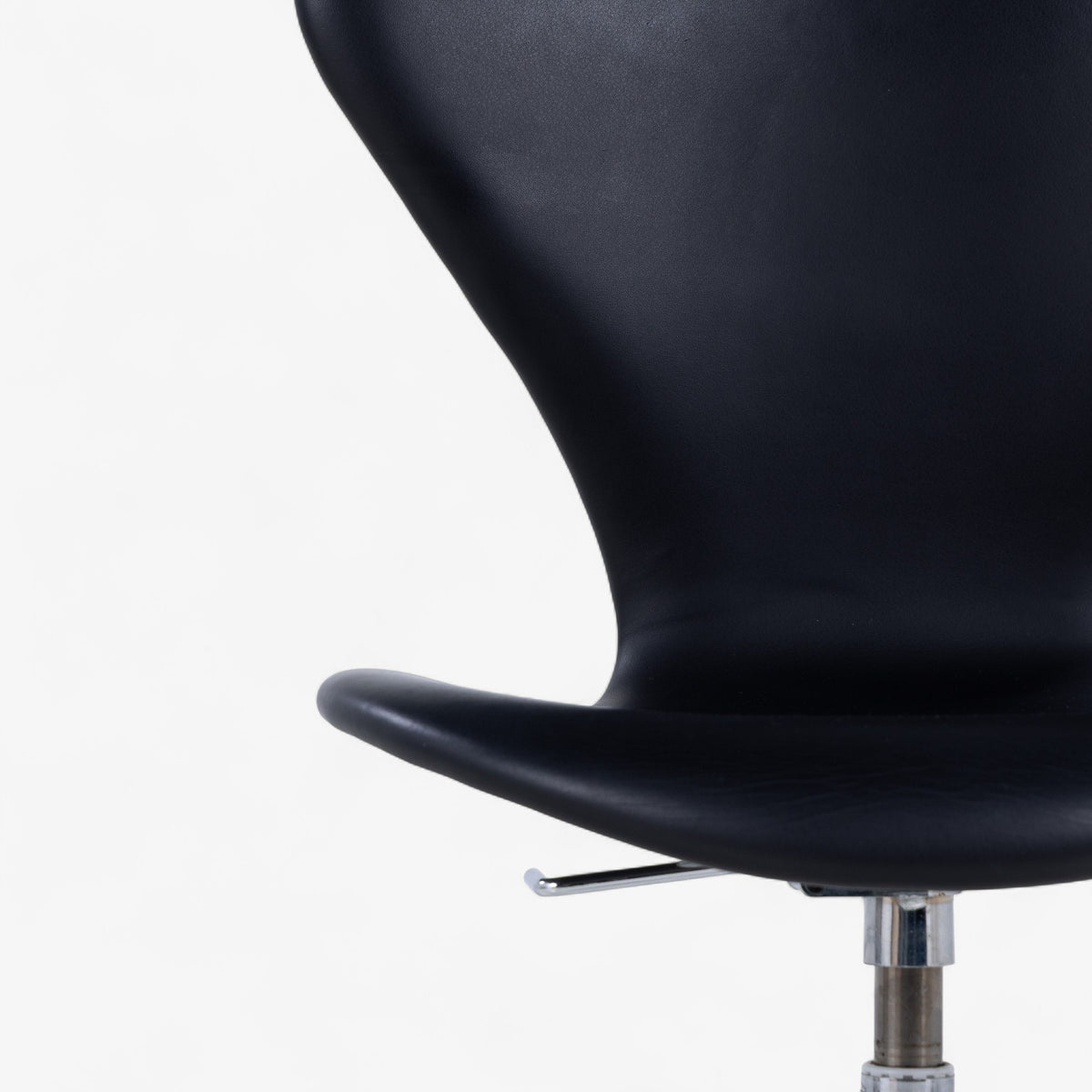 AJ 3117 - Office chair in black leather