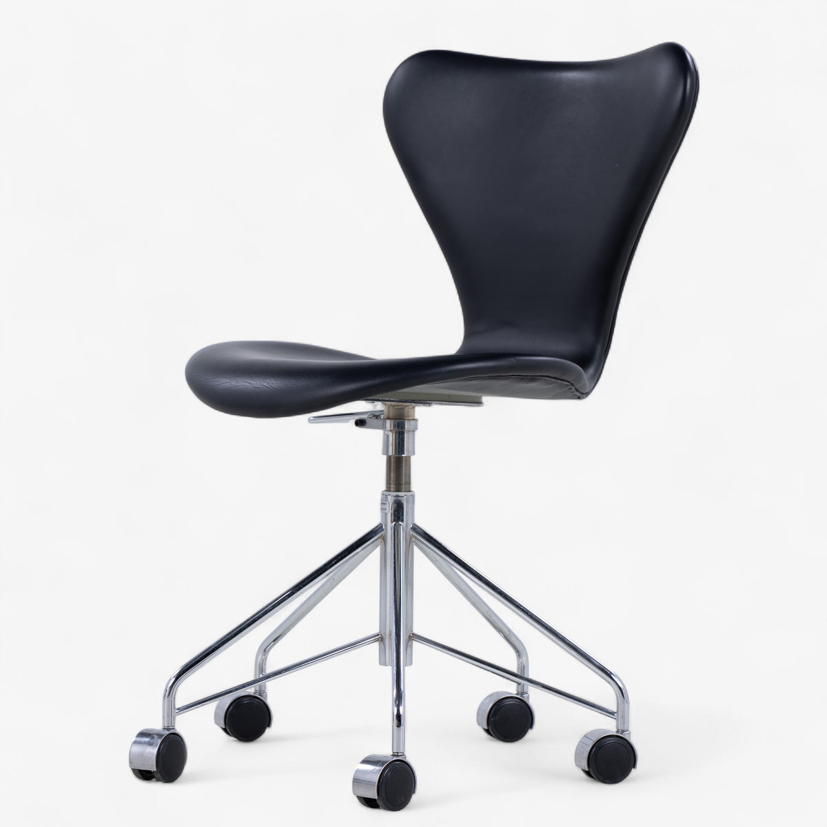 AJ 3117 - Office chair in black leather